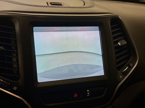 Used 2022 Jeep Cherokee Latitude Lux w/ Sun & Sound Group image 23