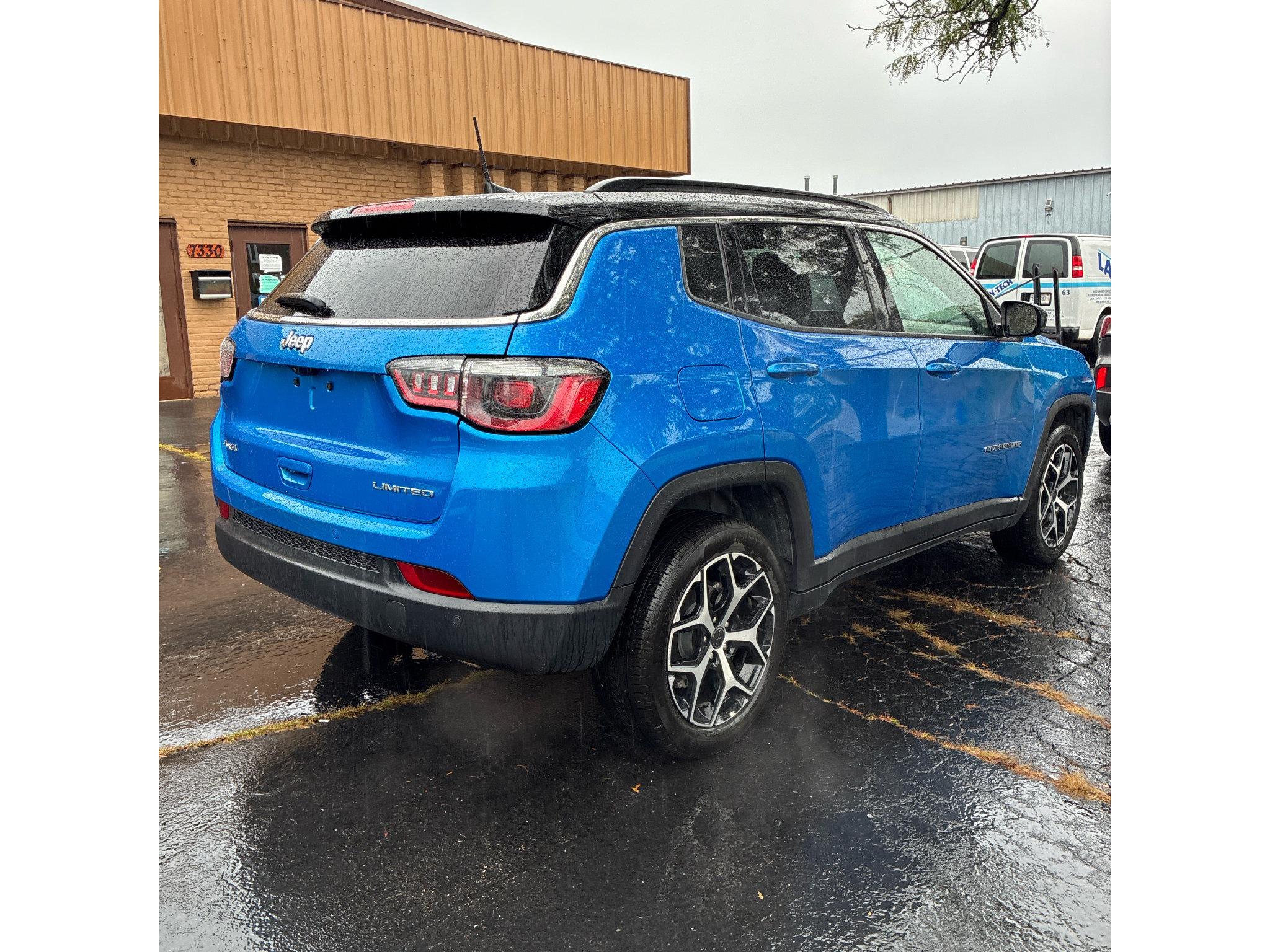 Used 2025 Jeep Compass Limited AWD/4WD image 6