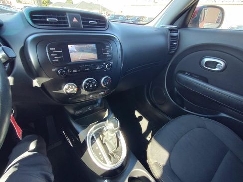 Used 2016 Kia Soul + FWD image 20