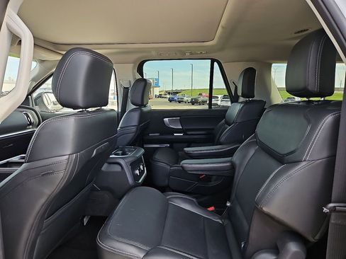 Used 2025 Ford Expedition Max Platinum AWD/4WD image 18