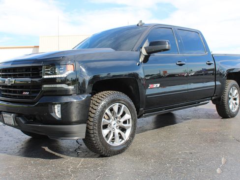 Used 2018 Chevrolet Silverado 1500 LTZ Z71 w/ LTZ Plus Package image 12