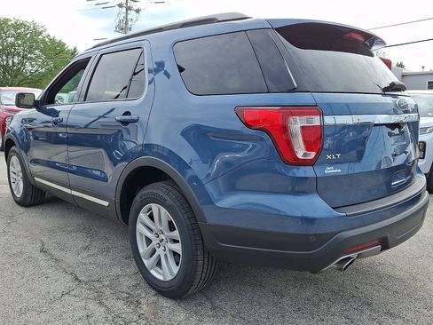 Used 2018 Ford Explorer XLT AWD/4WD image 4