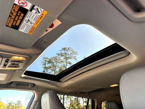 Certified 2025 Toyota Highlander XLE image 18