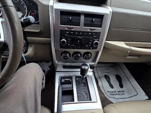 Used 2010 Jeep Liberty Limited image 24