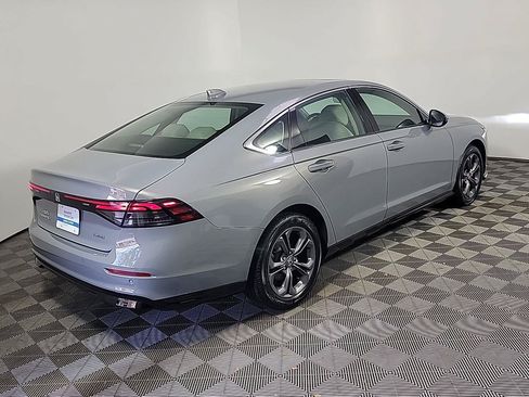 Certified 2025 Honda Accord EX-L image 4