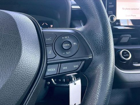 Used 2022 Toyota Corolla LE image 11