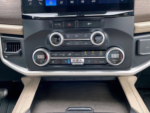 Used 2024 Ford Expedition Limited AWD/4WD image 19
