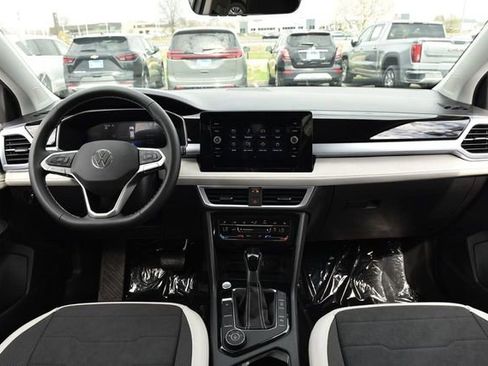 New 2025 Volkswagen Taos SE image 7