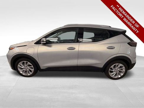 Used 2022 Chevrolet Bolt EUV LT w/ Comfort Package image 2