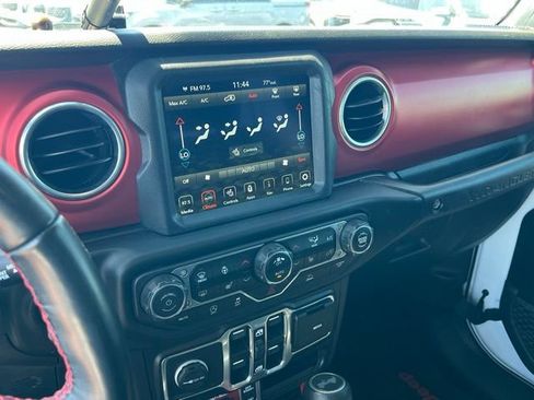 Used 2022 Jeep Wrangler Unlimited Rubicon w/ Cold Weather Group AWD/4WD image 18