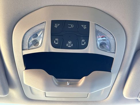 Used 2022 Chrysler Pacifica Touring-L image 34
