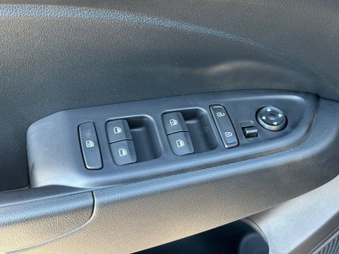Used 2026 Hyundai Venue SEL FWD image 10
