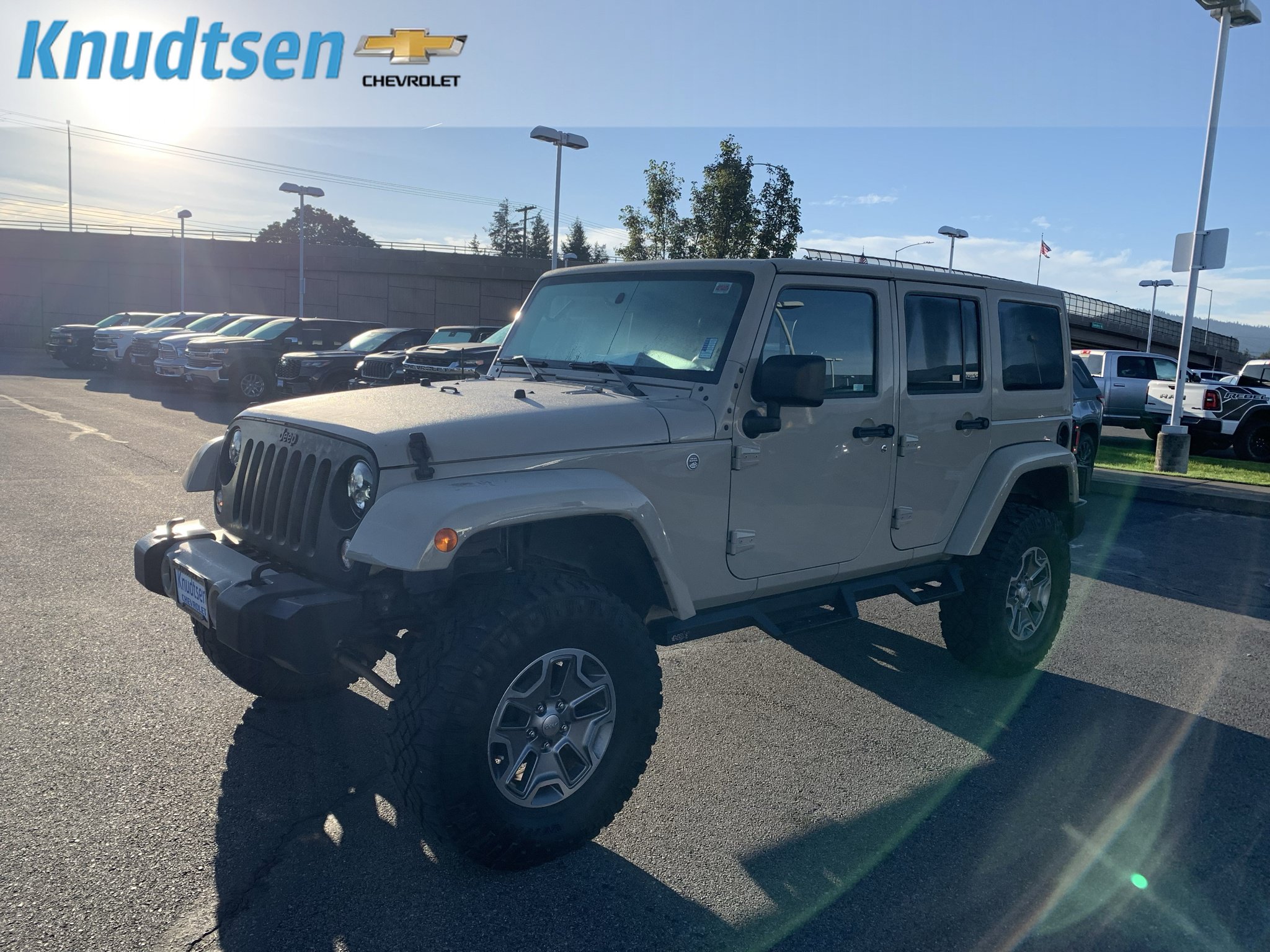 Used 2018 Jeep Wrangler Unlimited Sahara AWD/4WD image 3