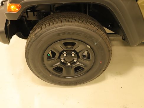 New 2025 Jeep Gladiator Sport image 5