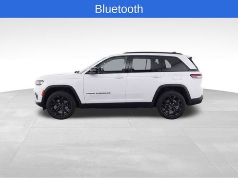 Used 2025 Jeep Grand Cherokee Altitude AWD/4WD image 6