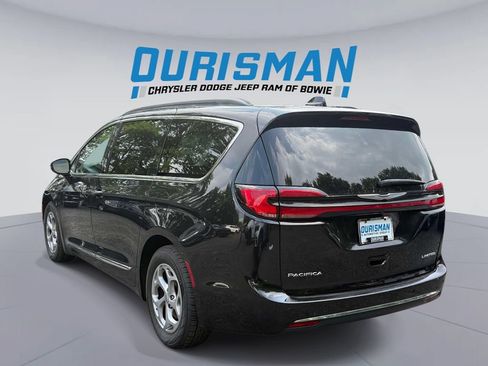 Used 2023 Chrysler Pacifica Limited FWD image 4