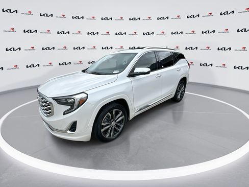 Used 2020 GMC Terrain Denali w/ Denali Premium Package image 4