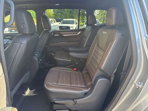 New 2026 GMC Acadia Denali Ultimate w/ LPO, Floor Liner Package AWD/4WD image 11