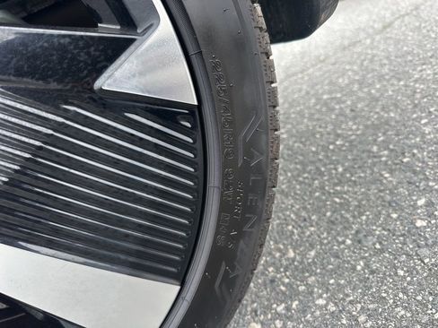 Used 2025 Nissan Kicks SR w/ SR Premium Package image 31