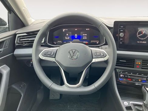 New 2026 Volkswagen Jetta SE FWD image 12