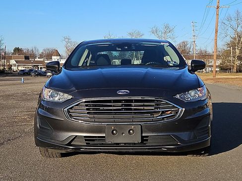 Used 2019 Ford Fusion SE image 2