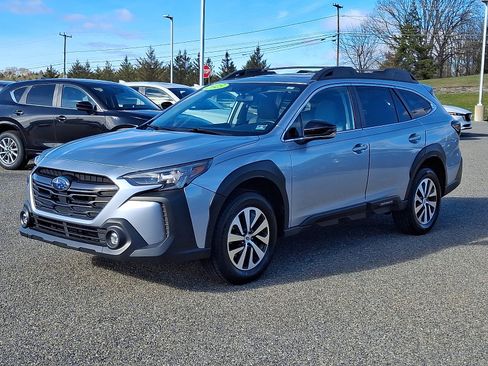 Used 2023 Subaru Outback Premium image 3