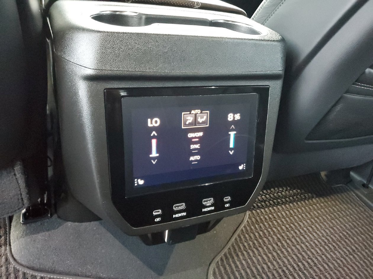 Used 2026 GMC Yukon XL Denali Ultimate AWD/4WD image 15