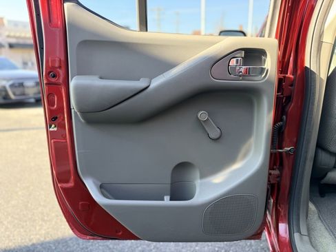 Used 2012 Nissan Frontier S image 16