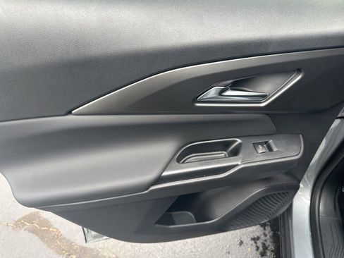 New 2026 Chevrolet Equinox EV LT image 25