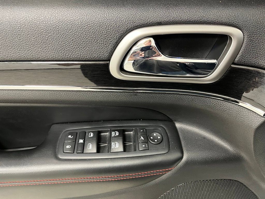 Used 2017 Jeep Grand Cherokee Trailhawk AWD/4WD image 24