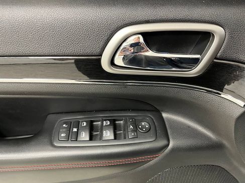 Used 2017 Jeep Grand Cherokee Trailhawk AWD/4WD image 24