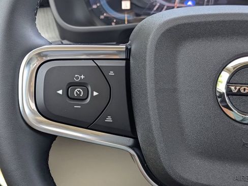 Certified 2025 Volvo XC40 B5 Plus w/ Protection Package Premier image 33