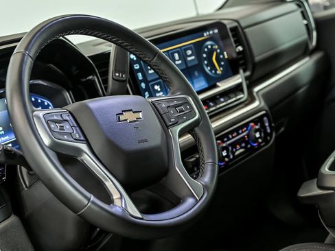 Used 2023 Chevrolet Silverado 1500 LT AWD/4WD image 15