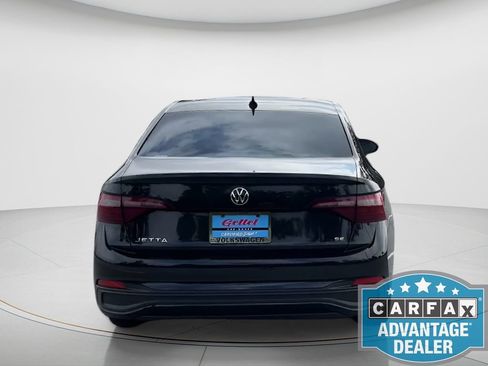 Used 2023 Volkswagen Jetta SE w/ Panoramic Sunroof Package FWD image 4