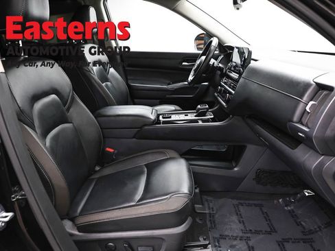 Used 2023 Nissan Pathfinder SL w/ Lighting Package (N92) AWD/4WD image 24