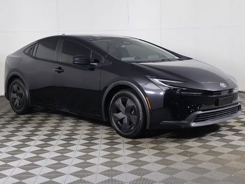 Used 2023 Toyota Prius LE image 2
