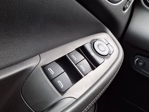 Used 2020 Buick Encore GX Essence FWD image 21