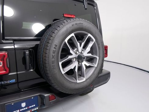 Used 2024 Jeep Wrangler Unlimited w/ Convenience Group AWD/4WD image 36