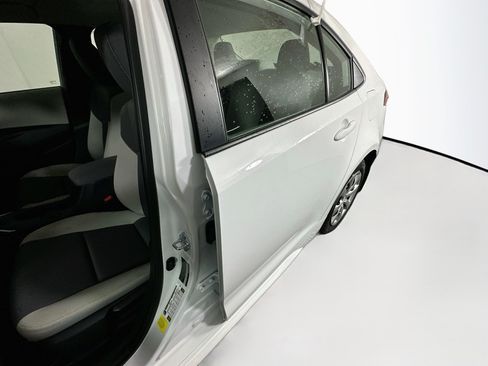 Used 2025 Toyota Corolla LE FWD image 12