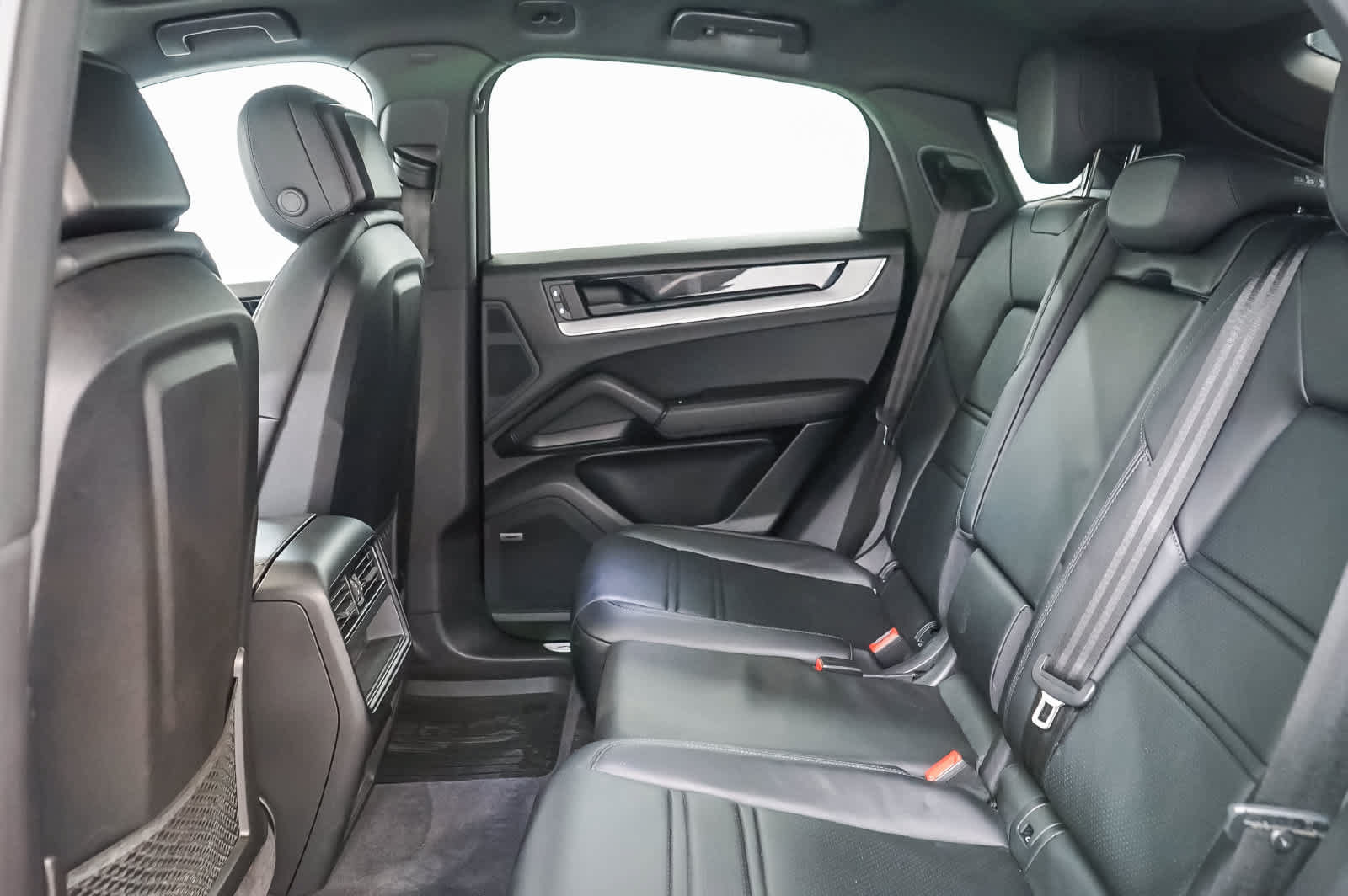 Certified 2024 Porsche Cayenne S AWD/4WD image 24