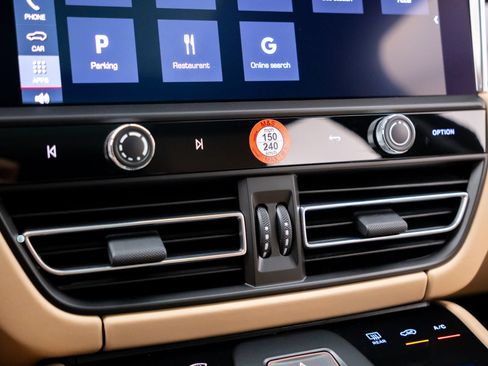 Certified 2026 Porsche Macan S AWD/4WD image 16