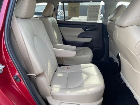 Used 2022 Toyota Highlander XLE image 33