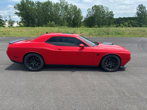 Used 2018 Dodge Challenger R/T Scat Pack RWD image 2