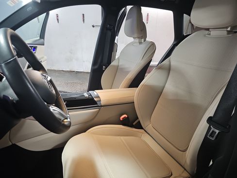 Used 2025 Mercedes-Benz GLC 300 4MATIC image 16