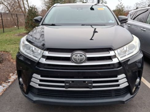 Used 2019 Toyota Highlander XLE image 3