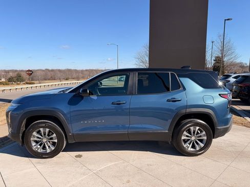 Used 2025 Chevrolet Equinox LT w/ Safety and Technology Package image 2