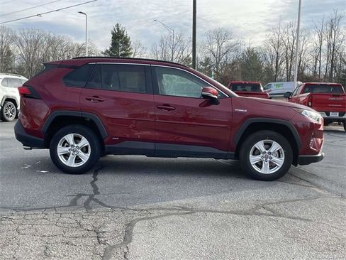 Used 2021 Toyota RAV4 XLE w/ XLE Grade Weather Package image 6