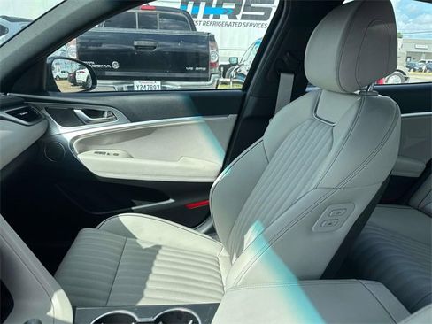 Used 2023 Genesis G70 2.0T w/ Sport Prestige Package image 17