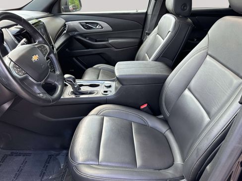 Used 2023 Chevrolet Traverse LT w/ LT Premium Package AWD/4WD image 24