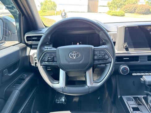 Used 2025 Toyota 4Runner SR5 RWD image 5